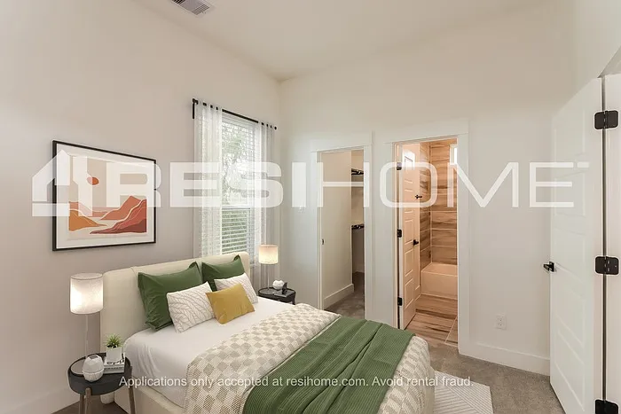 6334 Culberson St — Photo 8