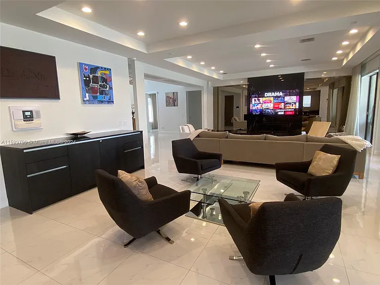 513 Palm Dr — Photo 10