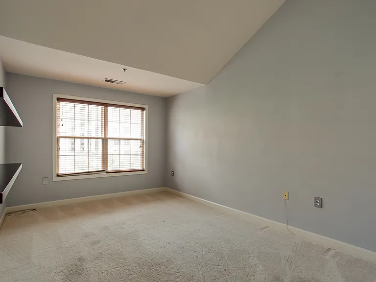 2310 14th St N #402 — Photo 14