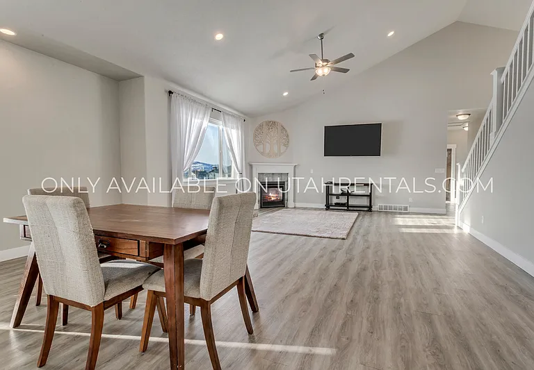 693 Spruce Way — Photo 13