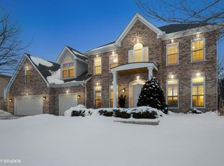 11 Marywood Trl, Wheaton, IL 60189