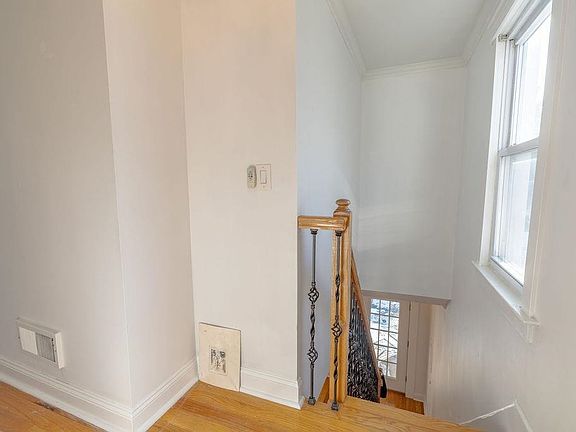 3rd image of 179 Hobart Ave