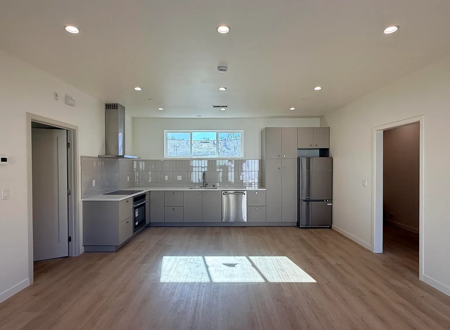 2 bed, 961 sqft, $3,500 — Photo 4