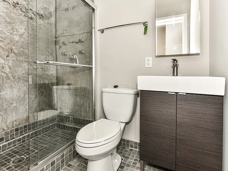 2 S St NE #2 — Photo 14