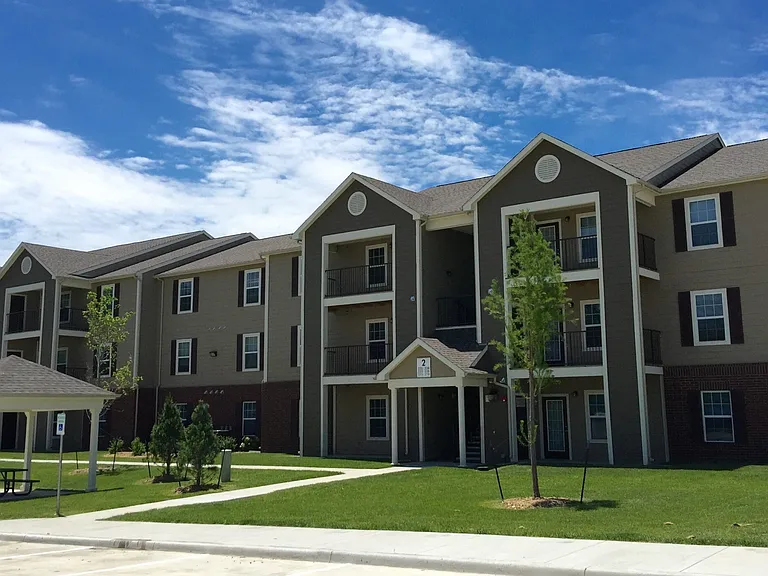 900 N Woodlawn St #232 — Photo 1