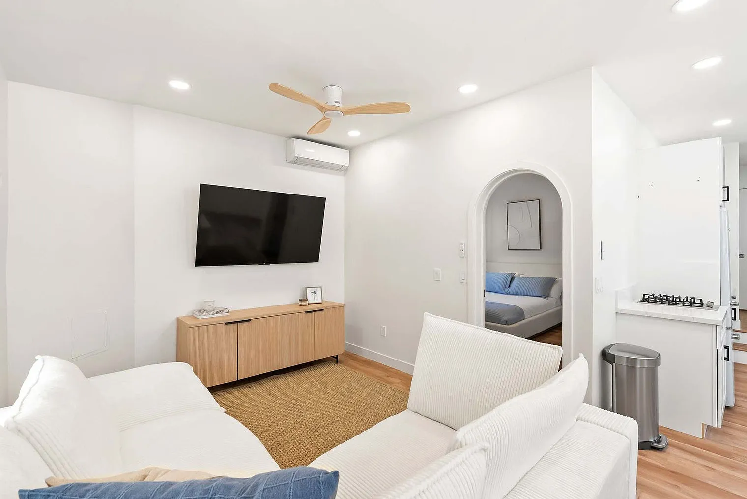 1 bed, 1.0 bath, 548 sqft, $4,310 — Photo 3