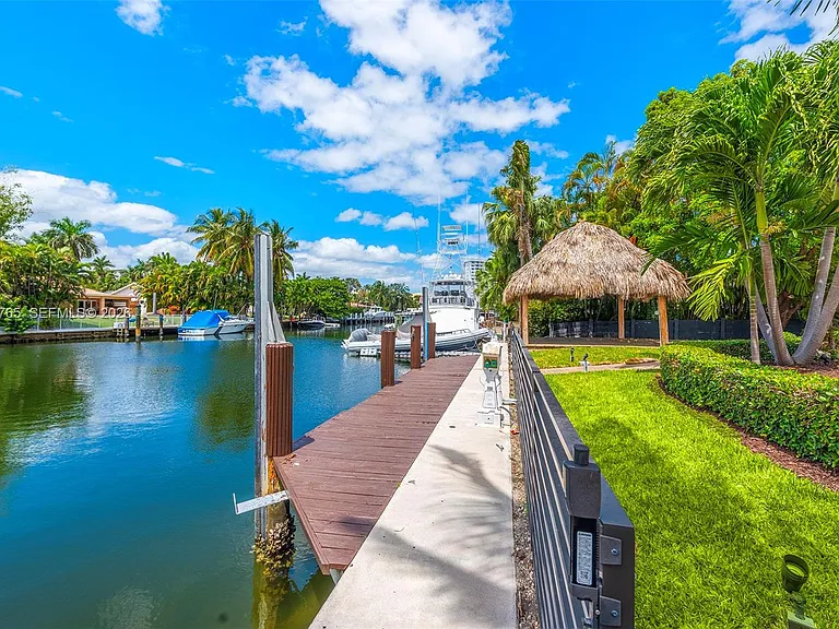 552 Palm Dr — Photo 66