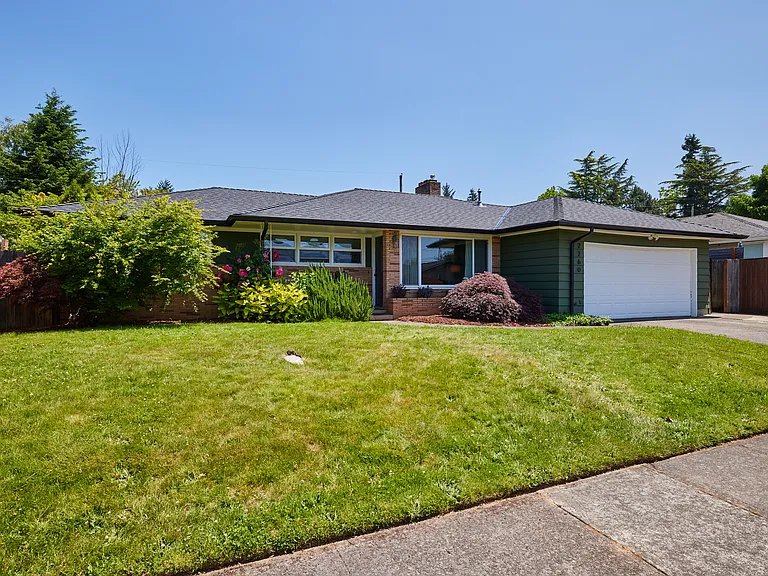 2260 SE 103rd Dr — Photo 1