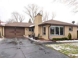 605 W Bunting Ln, Mount Prospect, IL 60056