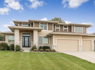 935 65th St, West Des Moines, IA 50266