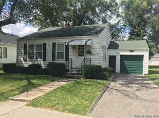 925 W Market St, Taylorville, IL 62568