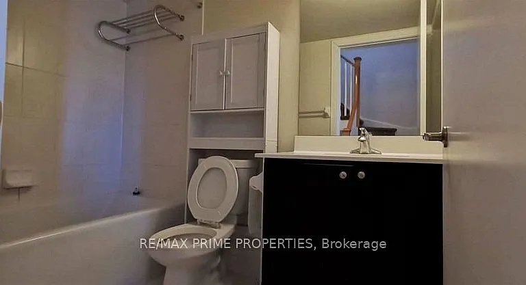 315 Village Green Sq #Townhouse 69 — Photo 9