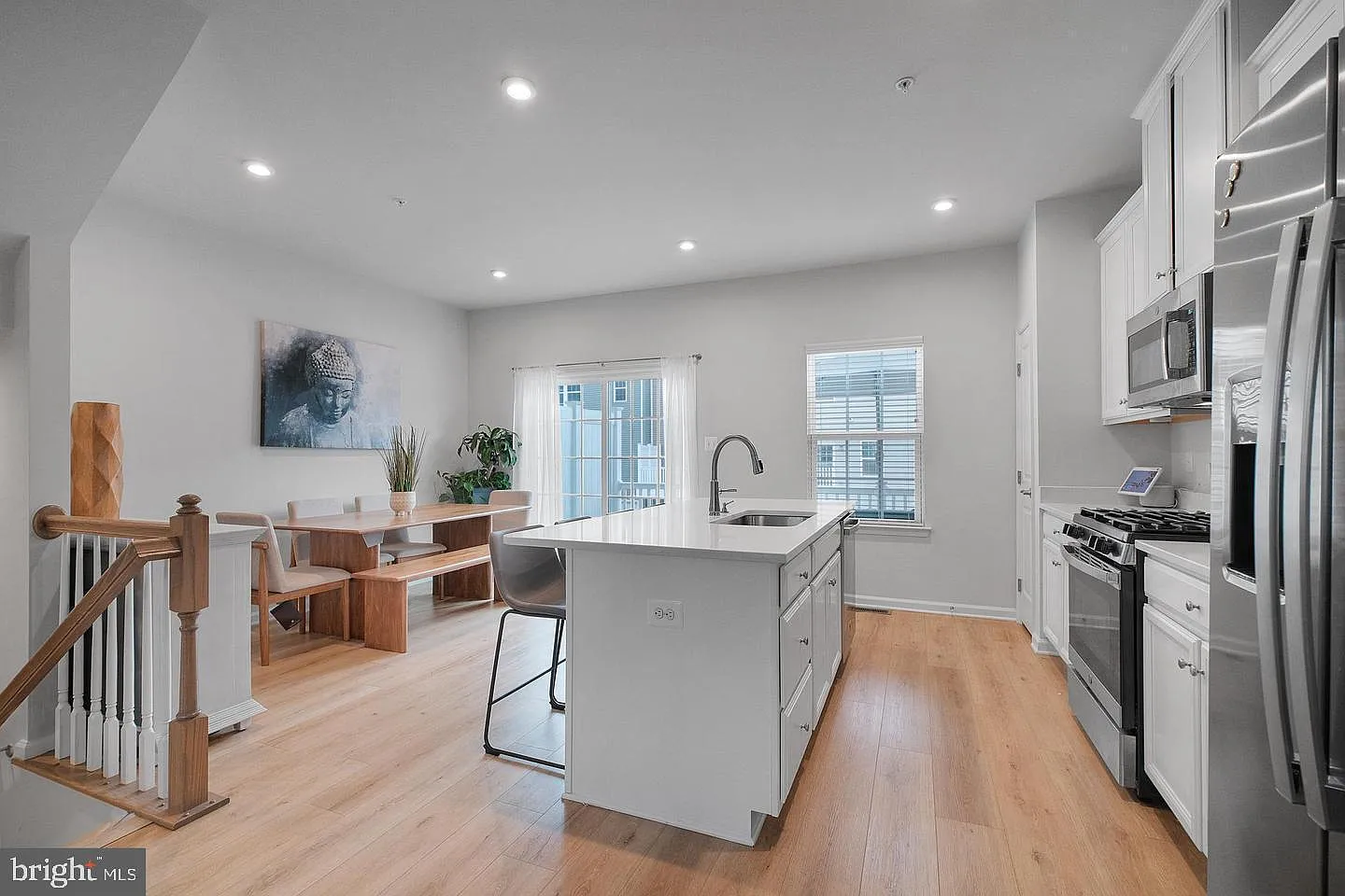 3 bed, 2.5 bath, 1720 sqft, $2,800 — Photo 3