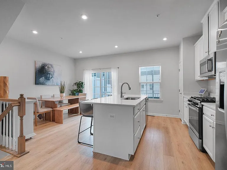 52 Caswell Dr — Photo 3