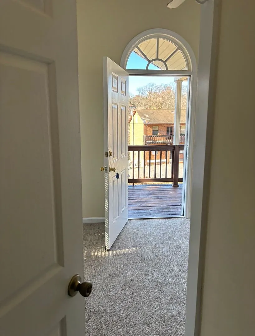 Bungalow Tiny Home - 1/2 Off First Month's Rent — Photo 4