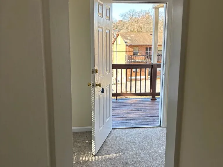 327 Taylor St — Photo 4