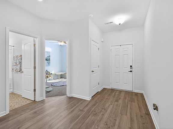 3rd image of 1010 Hickoryridge Dr