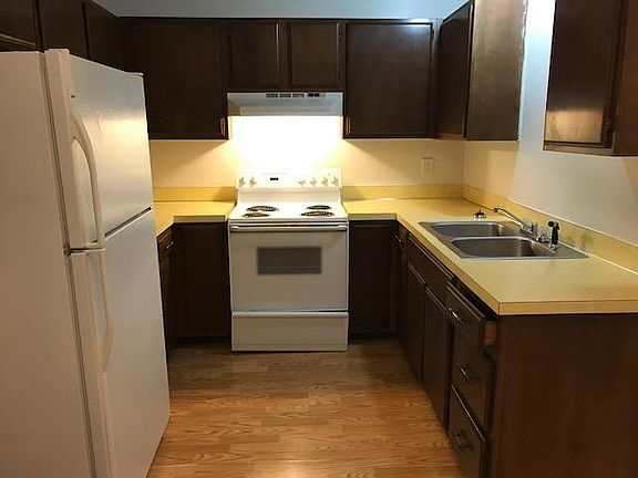 2nd image of 14424 Washington Ave SW APT 2