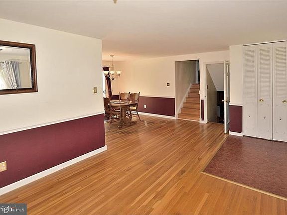 3rd image of 8303 Brixton St