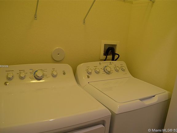 4th image of 3420 W 92nd Pl #3420