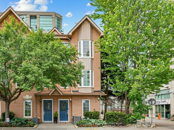220 Manitoba St #32, Toronto, ON M8Y 4G7