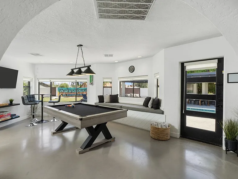 Building's Lounge