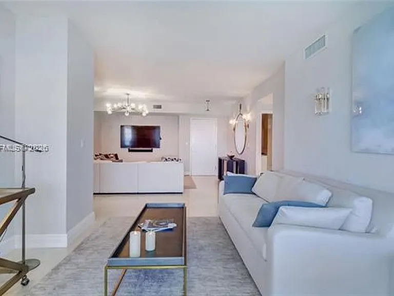 6365 Collins Avenue Cu #3802 — Photo 8