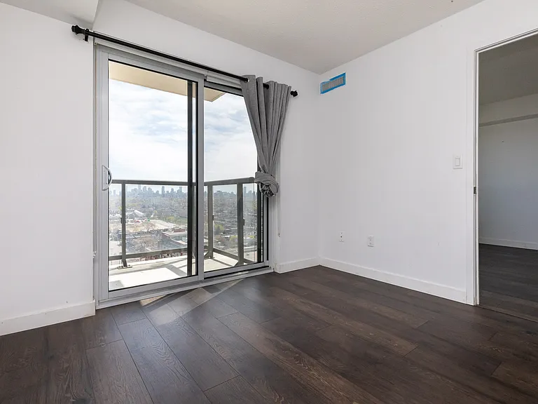 1420 Dupont St — Photo 12