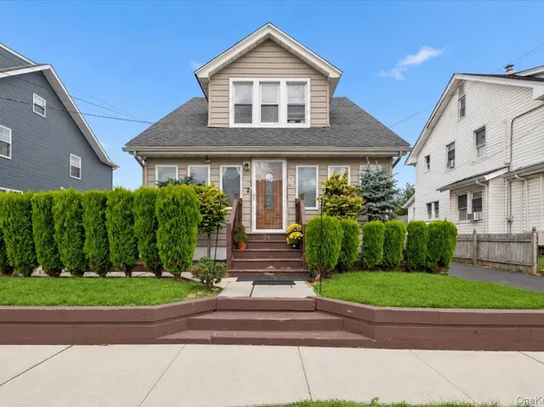 21 E Saint Marks Place, Valley Stream, NY 11580