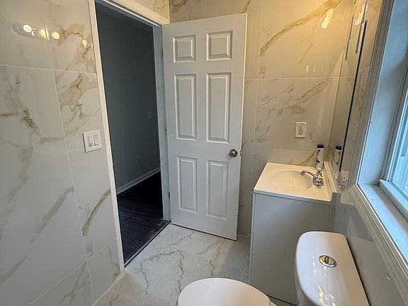 3rd image of 169 Hamilton Ave Floor 2