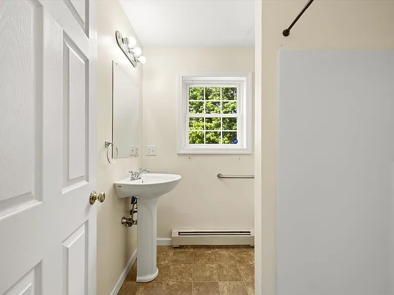 6 Stephanie Dr — Photo 3