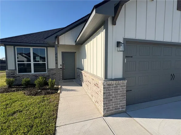 2604 Falcon Ridge Dr, Bryan, TX 77803