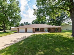 2816 Sheridan Rd, Pekin, IL 61554