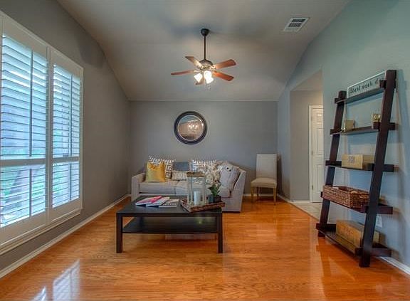 4th image of 1611 Melissa Oaks Ln