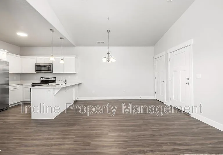 359 W 785 N — Photo 4