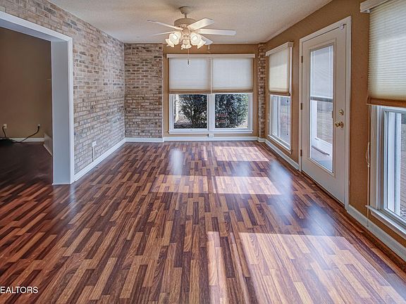 4th image of 214 Royal Oaks Dr