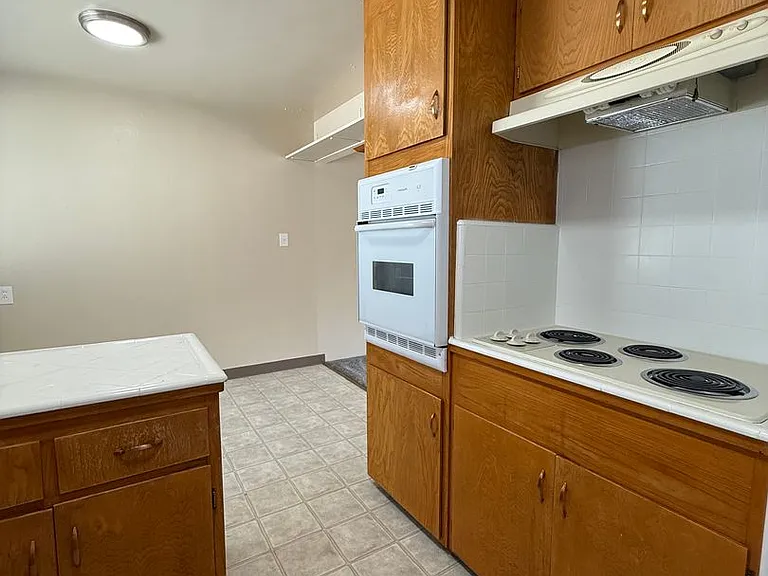 1551 Alta Glen Dr — Photo 2