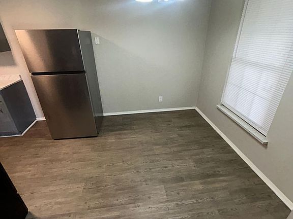 4th image of 700 Chateau Dr #731