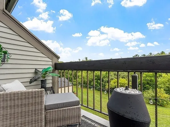 1100 Salem St APT 70, Lynnfield, MA 01940
