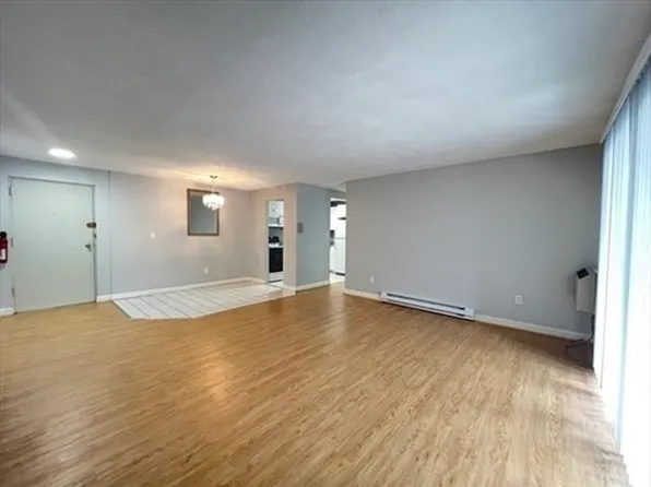 54 Fountain Ln APT 5, Weymouth, MA 02190