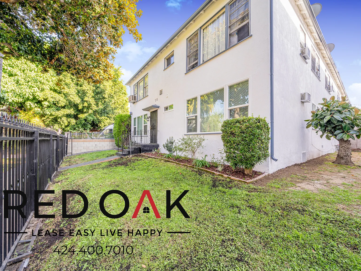 ~1 Month FREE~ Gorgeous One Bedroom with Loads of Natural Light, Included W/D, and Covered Parkin... — Photo 4