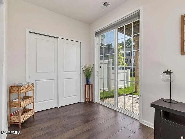 1705 Evans Ln — Photo 7