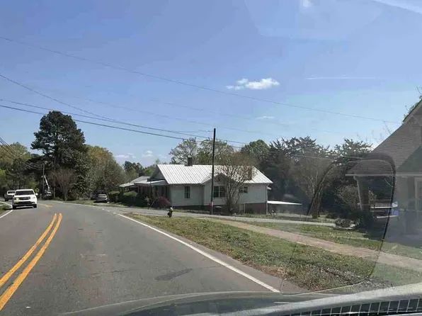 702 E Raleigh St, Siler City, NC 27344