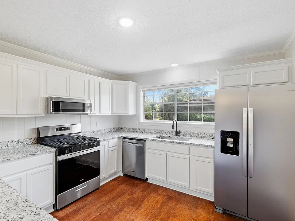 204 Dupont Dr