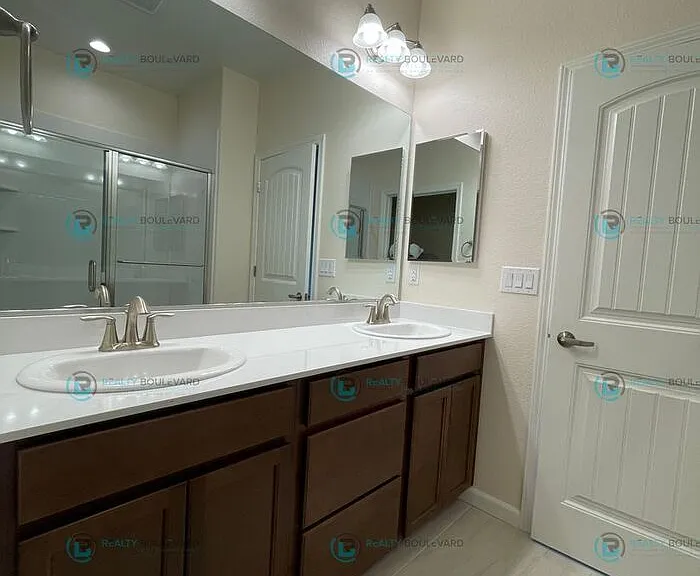 1011 Middle Gate Rd #1011 — Photo 50