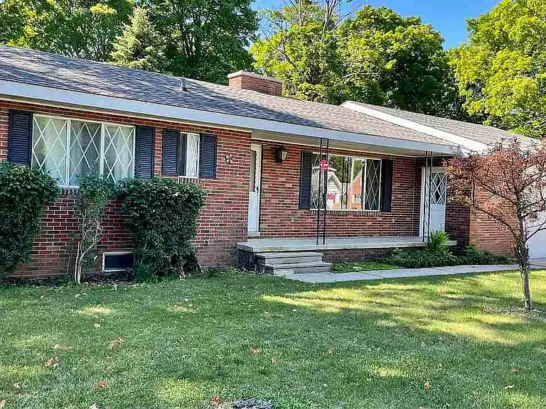 636 Petoskey Ave — Photo 7