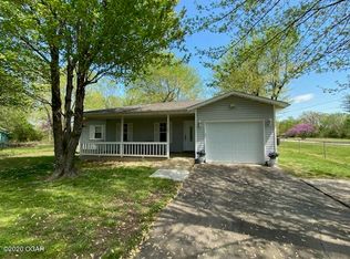 1121 Homestead Dr, Webb City, MO 64870