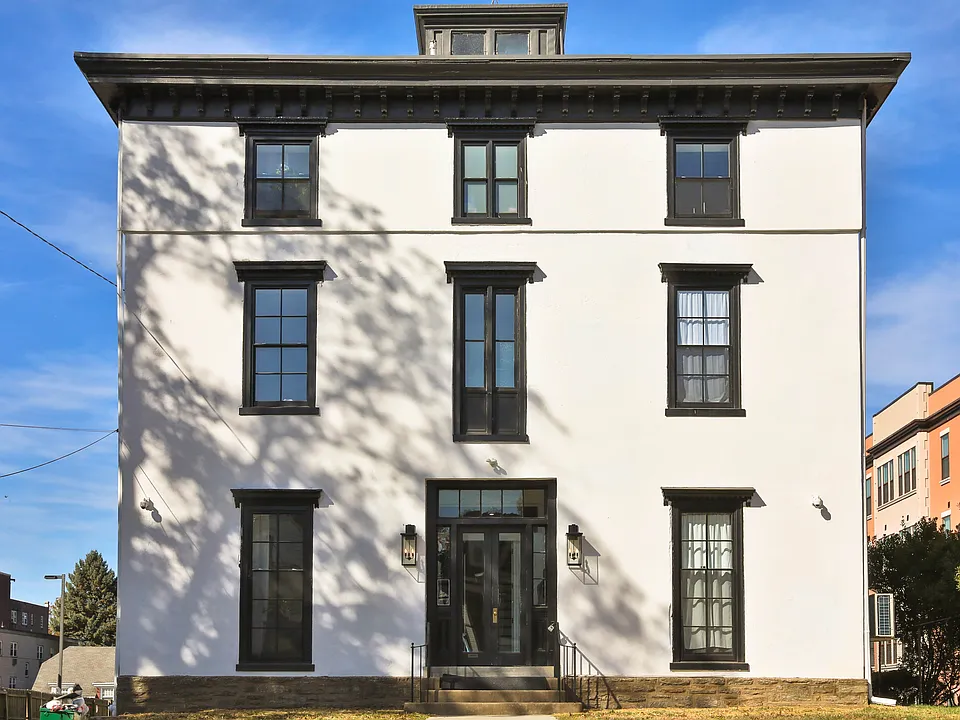 231 W Johnson Street