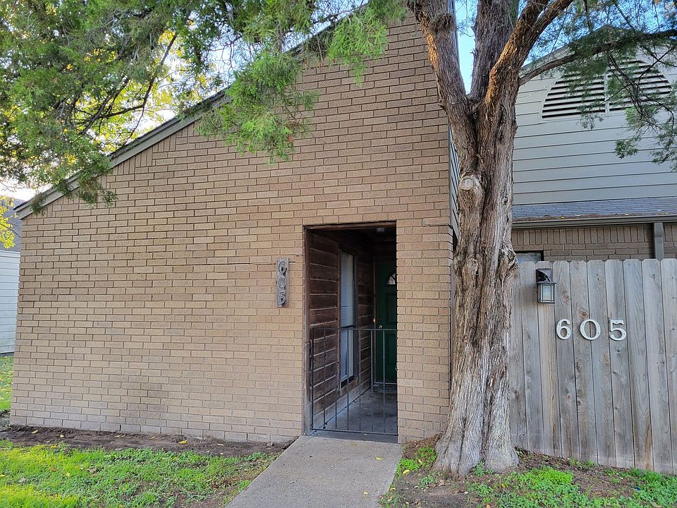 1st image of 605 Navarro Dr