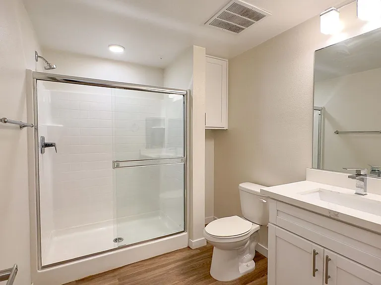 La Perla Apartments — Photo 16